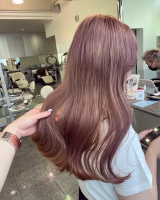 セミロング ハイトーン/ブリーチ 🤍足立里湖のヘアスタイル