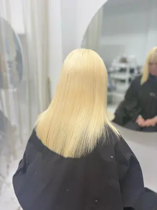 ミディアム Haruna/河原町 ハイトーン🤍のヘアスタイル