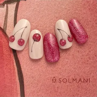 ネイル SOLMANI 予約担当のネイルデザイン