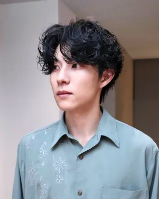 パーマ メンズ Qin shaire salon 原宿verno店所属・【センターパート】 ETO／江藤翼の眉毛・アイブロウイメージ