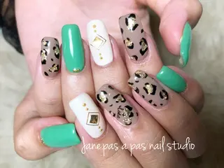 ネイル Yakko pas á pasのネイルデザイン