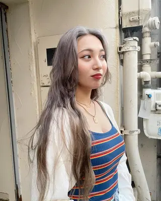 ミディアム カラー tomo🍒パーマ ハイトーン似合わせのヘアスタイル