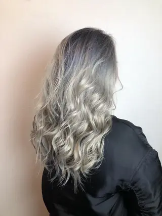 ロング カラー 是枝 さくらのヘアスタイル