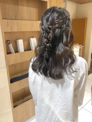 セミロング ヘアアレンジ 【ディレクター 🧸🤍田澤 唯那】のヘアスタイル