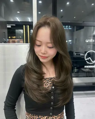 ロング 大人レイヤー/艶髪 🇺🇸TOMONAのヘアスタイル