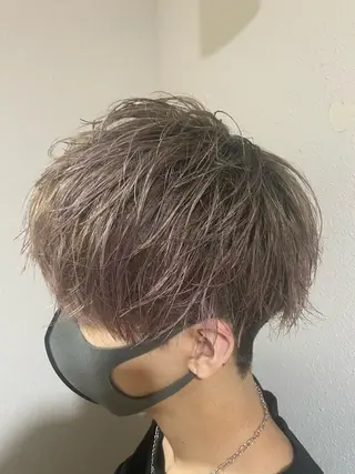 ショート カラー メンズ 三ノ宮フェザーパーマ 蕃本 啓利のヘアスタイル