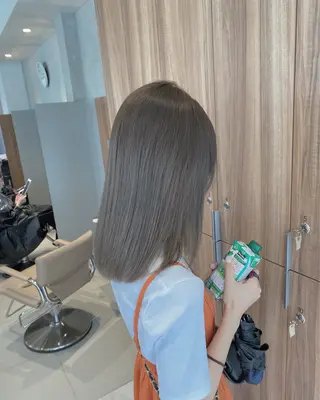 セミロング カラー ブリーチなし 寒色カラーのヘアスタイル