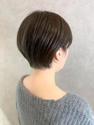カラー ブリーチなしカラー/ 顔周りレイヤーカットのヘアスタイル