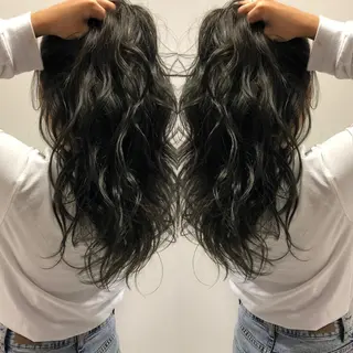 セミロング StellA所属・アートディレクター ワダヒサノリのヘアスタイル