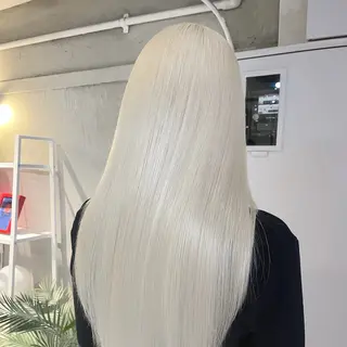 ロング カラー 🩵艶ハイトーン ブリーチ🩵ユウゴのヘアスタイル