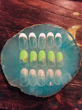 ネイル キラキラ オメメのネイルデザイン