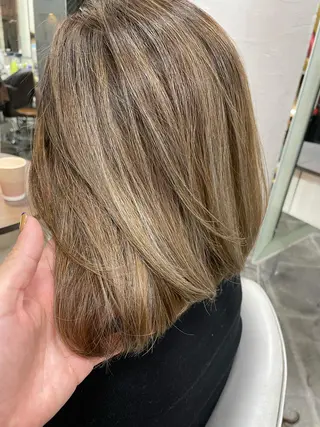 ミディアム カラー 平 ちひろのヘアスタイル