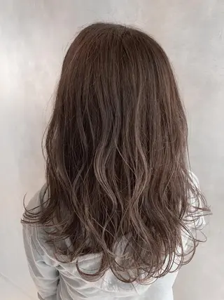ミディアム ANDO HIKARIのヘアスタイル