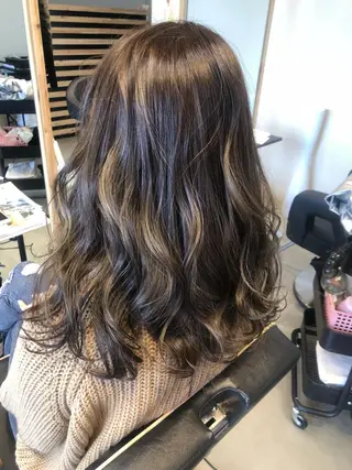 カラー 早川 真幸のヘアスタイル