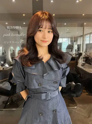 セミロング カラー 韓国🇰🇷レイヤー 映える顔周り🩷のヘアスタイル