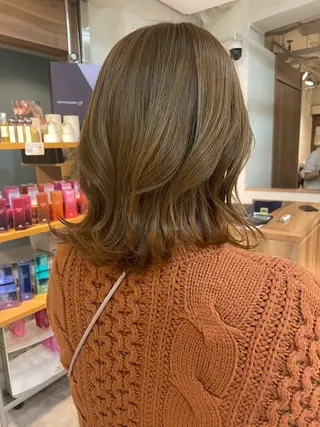 ミディアム カラー 佐藤 結衣のヘアスタイル