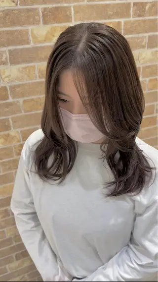 ロング 大人レイヤー& 透明感カラー💄のヘアスタイル