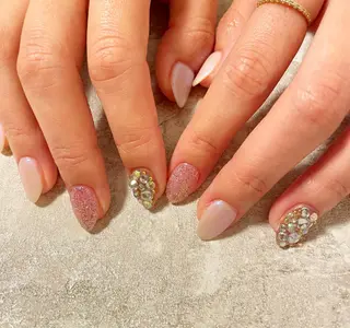 ミディアム ネイル Re:st〔リスト〕所属・ayane Re:st〔リスト〕のネイルデザイン