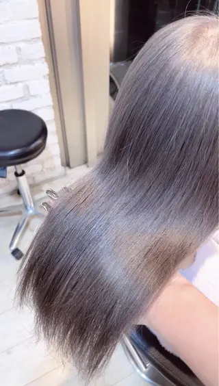 ミディアム カラー ブリーチ/髪質改善/ ハイトーン/暖色のヘアスタイル