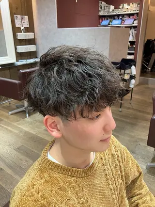 ショート パーマ メンズ TAYA 心斎橋所属・山本 聖真のヘアスタイル