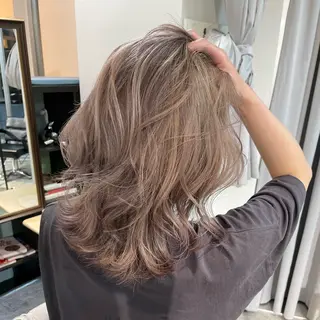 セミロング カラー ヘアアレンジ 🩵ྀིハイトーン みほ🎀🫐のヘアスタイル