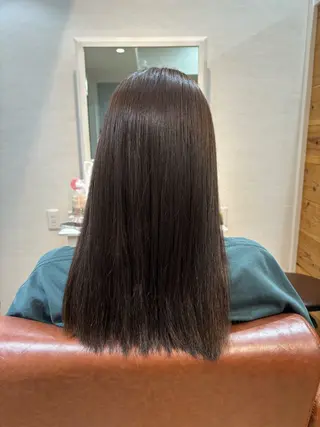 セミロング LEEK ［リーク］ 石原愛里のヘアスタイル