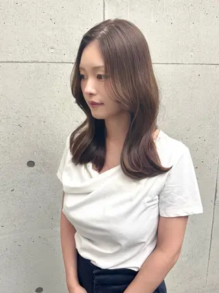 セミロング カラー maison.所属・米中 杏里のヘアスタイル