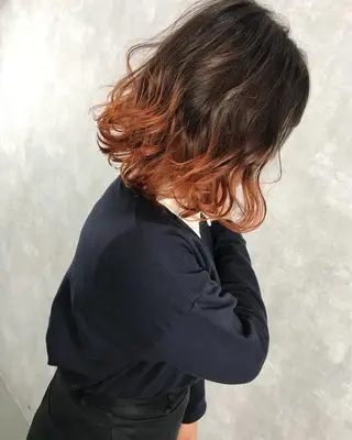 ミディアム カラー TOMOYAレイヤー ブリーチ縮毛矯正のヘアスタイル