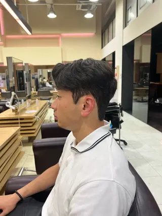 ショート パーマ メンズ ﾎｯﾄﾍﾟｯﾊﾟｰ に移行中【かな】のヘアスタイル