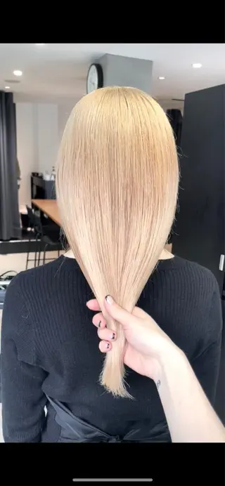 セミロング 艶髪カラー✨ misaki .のヘアスタイル