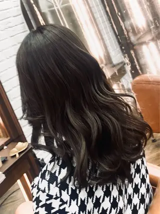 ミディアム カラー Helm所属・久次米 智人のヘアスタイル