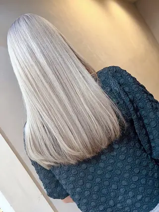 セミロング 髪質改善美髪特化 ルイス奈良のヘアスタイル