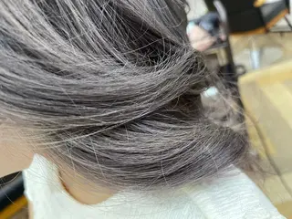 セミロング カラー 穐山 翔のヘアスタイル