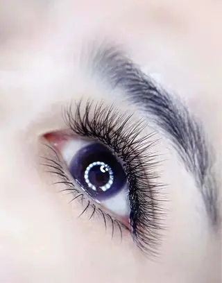 マツエク・マツパ JINGOVA Tokyo Lash & Facial所属・ユミナガ ジンのマツエク・マツパデザイン
