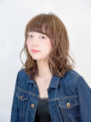 ミディアム カラー ネイル マツエク・マツパ パーマ ヘアアレンジ メンズ キッズ Lauburu渋谷 officialのヘアスタイル