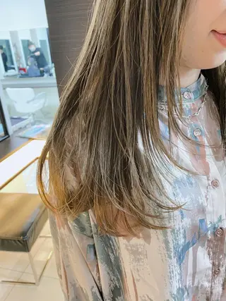 セミロング カラー Living所属・ヨシモトリョウ 髪質改善/美髪のヘアスタイル