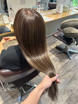 カラー ふじたしの/湘南台 ハイライト/カラーのヘアスタイル