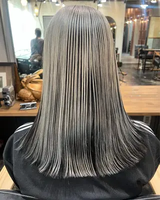 セミロング カラー ハイトーンカラー🍑 心斎橋のヘアスタイル