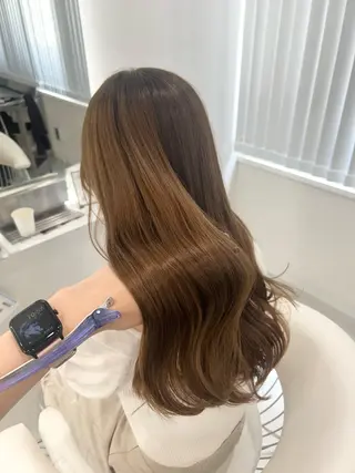 ロング あやめ🪽 オリーブ/ハイトーンのヘアスタイル