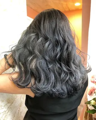 セミロング REVE所属・TAKU 美容師のヘアスタイル