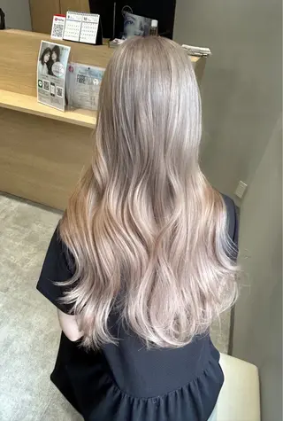 ロング カラー AVANCE京橋所属・ハイトーンヘア/ 島崎　タクミのヘアスタイル