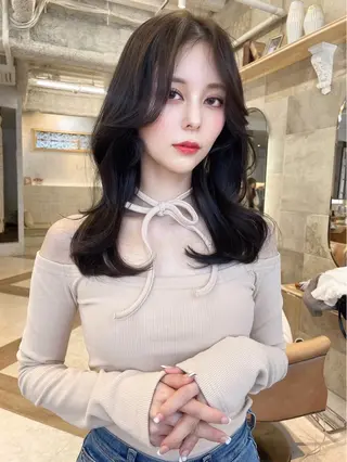 セミロング Kanami/韓国風 /艶カラーのヘアスタイル