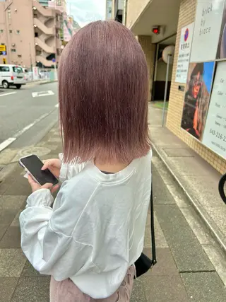 ミディアム W所属・小林 朋花のヘアスタイル