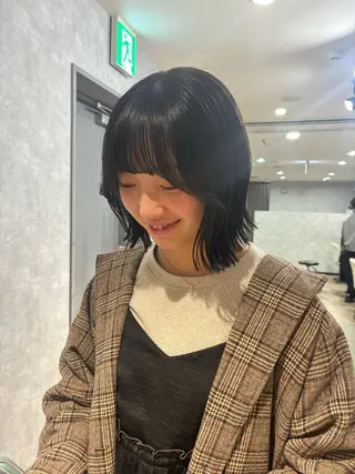 ショート 🌐NATSUMI 🌐【寒色カラー】のヘアスタイル