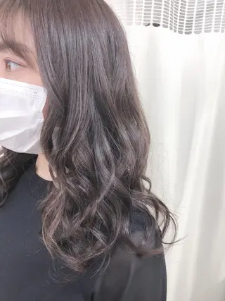 ミディアム laera 佐藤のヘアスタイル