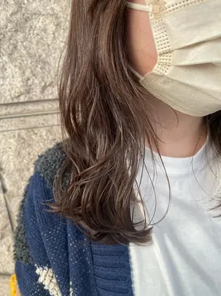 ミディアム カラー 藤原 侑香のヘアスタイル