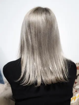 ミディアム カラー ヘアアレンジ メンズ メンズハイトーン メンズバレイヤージュのヘアスタイル