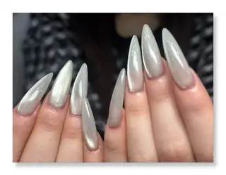 ネイル H’ami nailsalon 新大久保店所属・リサ 長さだし✨のネイルデザイン