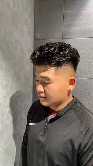 ショート パーマ メンズ 野髙 昂大のヘアスタイル