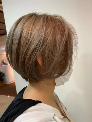 ミディアム W_SALON ［触れたくなる艶髪］のヘアスタイル